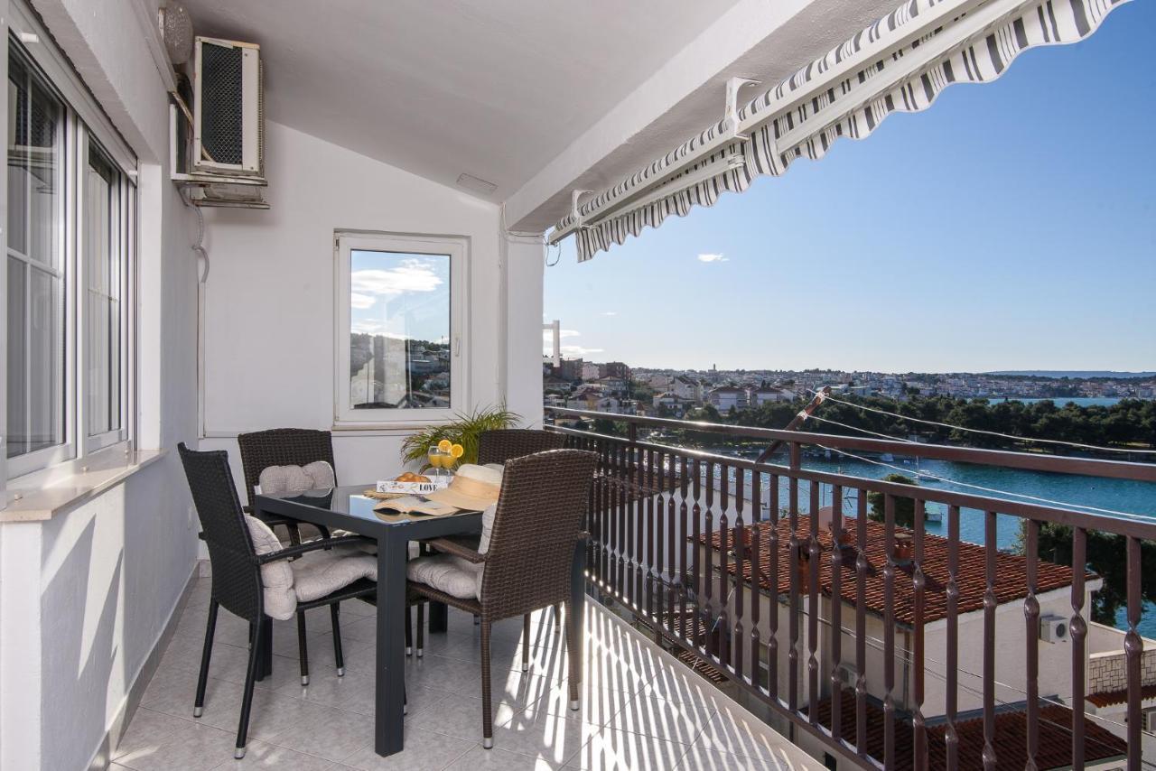 Apartment Kristina Trogir Bagian luar foto