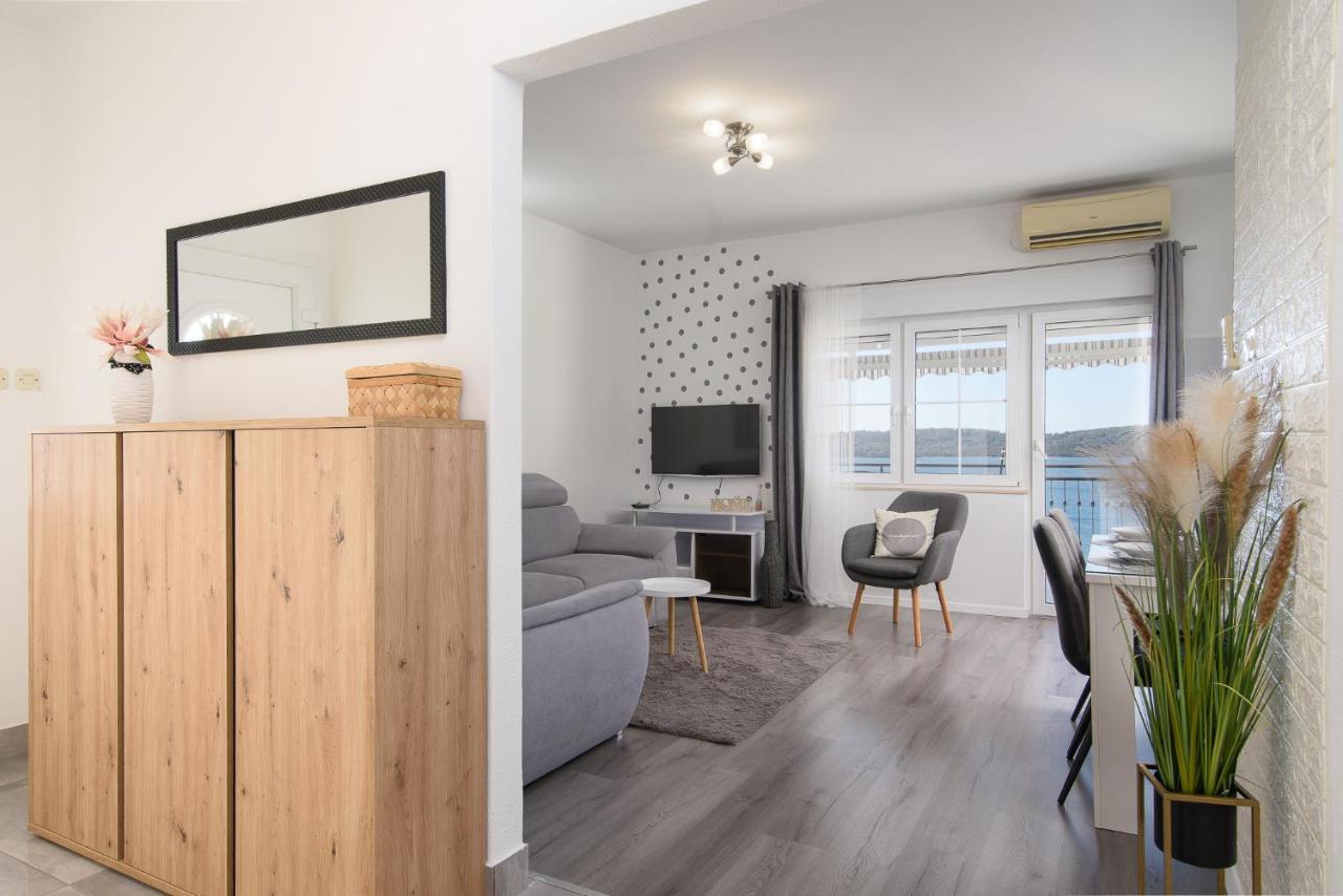 Apartment Kristina Trogir Bagian luar foto