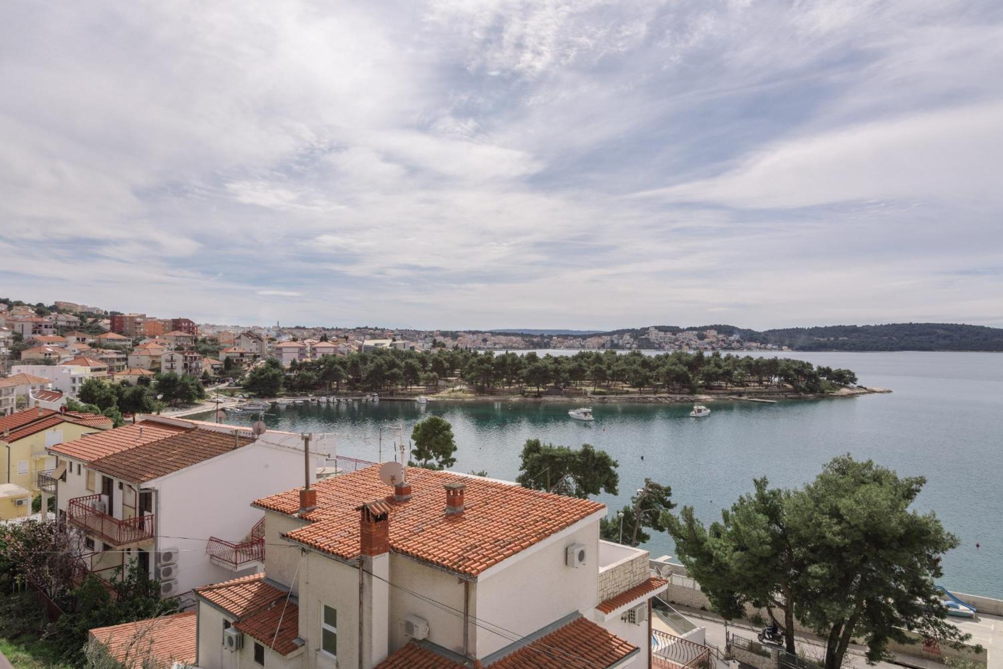 Apartment Kristina Trogir Bagian luar foto